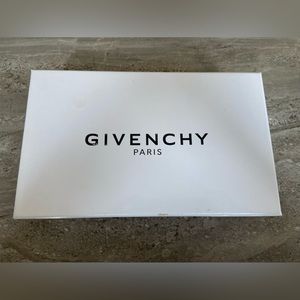 Givenchy Wallet for women-like new! ba